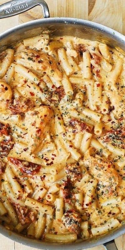 Sun-Dried Tomato Pasta With Chicken And Mozzarella