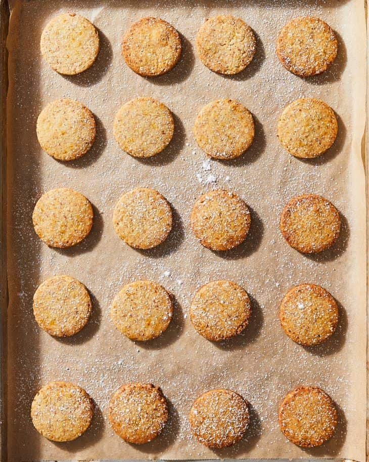 Spiced Almond Polvorónes