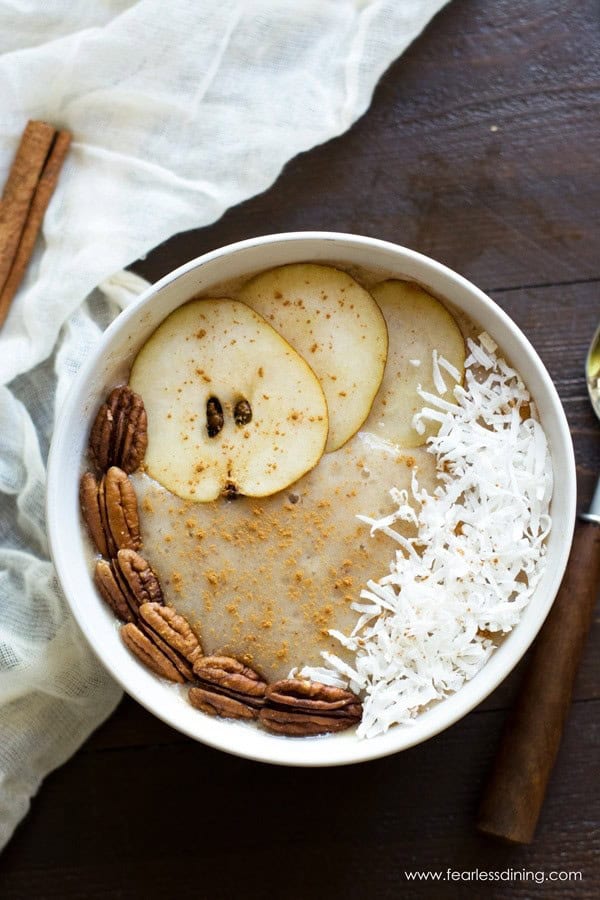 Quick and Easy Pear Smoothie Bowl