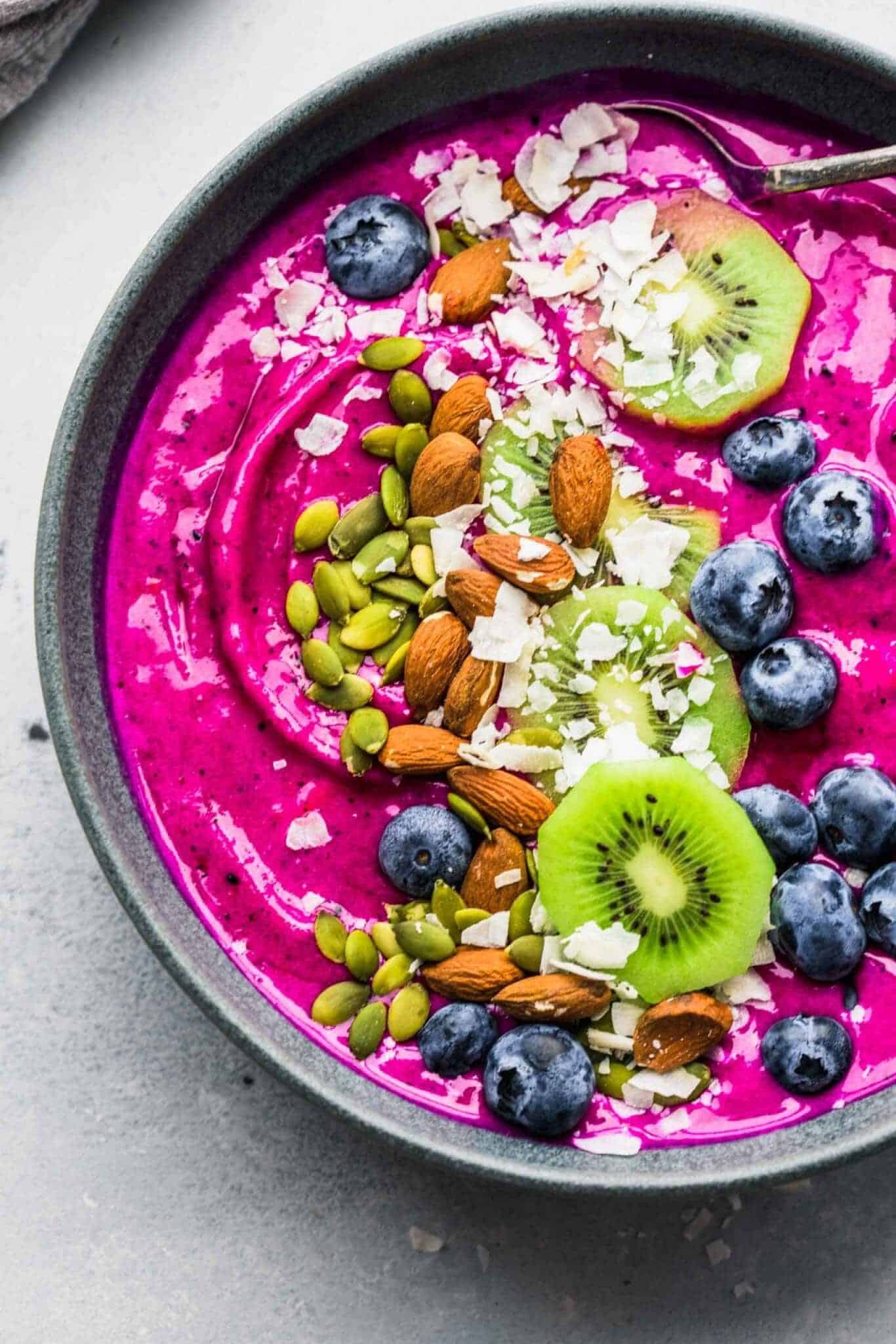 Dragon Fruit Smoothie Bowl