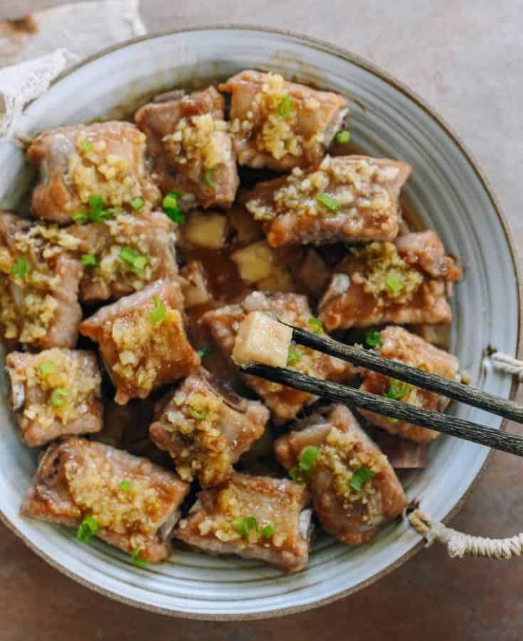 Chinese Steamed Garlic Ribs With Taro