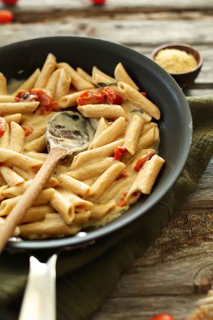 Creamy Vegan Garlic Pasta With Roasted Tomatoes