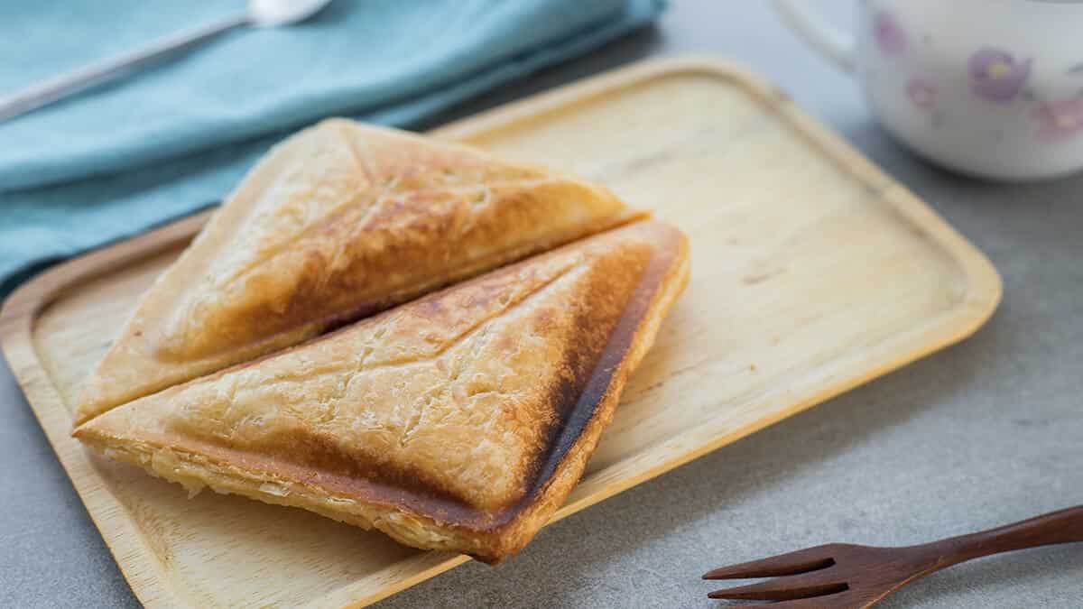 Caramelized Pear And Gorgonzola Toasties