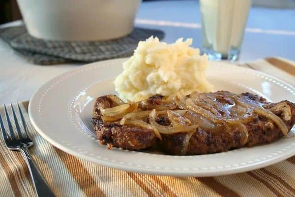 Fried Minute Steak With Onion Gravy