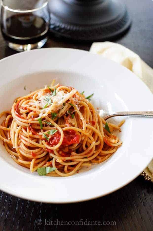 Spaghetti With Fresh Tomato Basil Sauce