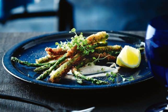 Crumbed asparagus with smoked salmon sauce