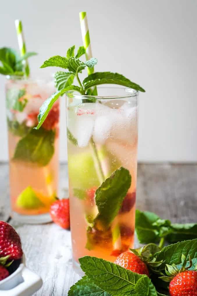 Skinny Strawberry Mojito