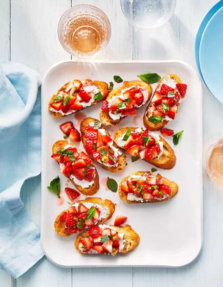 Spicy Strawberry Goat Cheese Crostini