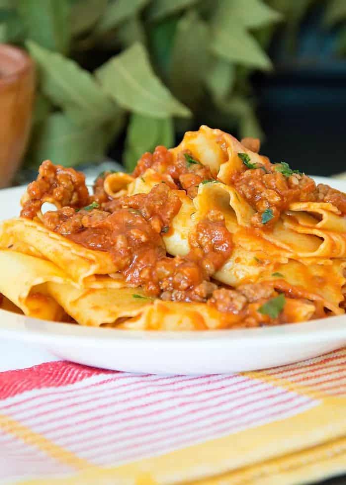 Pappardelle Bolognese (Pappardelle Alla Bolognese)