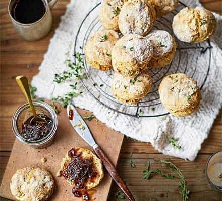 Cheesy’ vegan scones