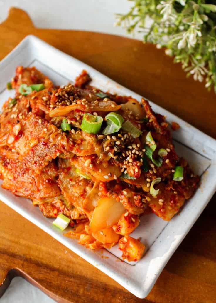 Korean Pork Belly Kimchi Stir Fry (Dwaejigogi Kimchi Bokkeum)