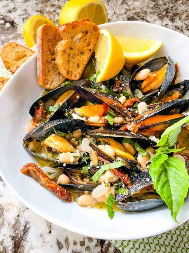 Copycat Maggiano’s Tuscan Mussels