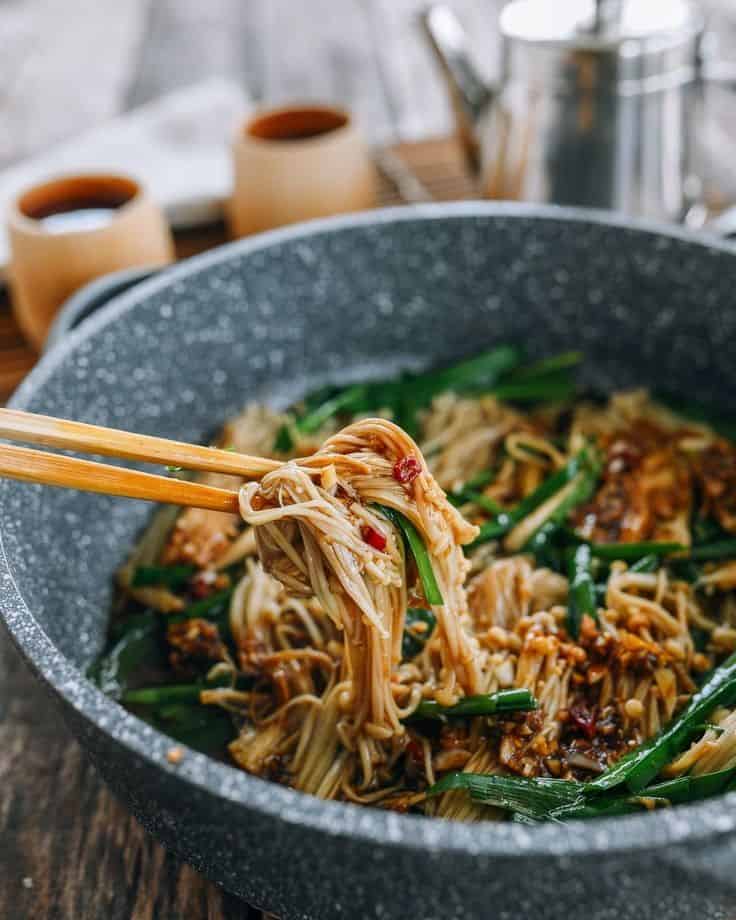 Spicy Enoki Mushrooms With Garlic