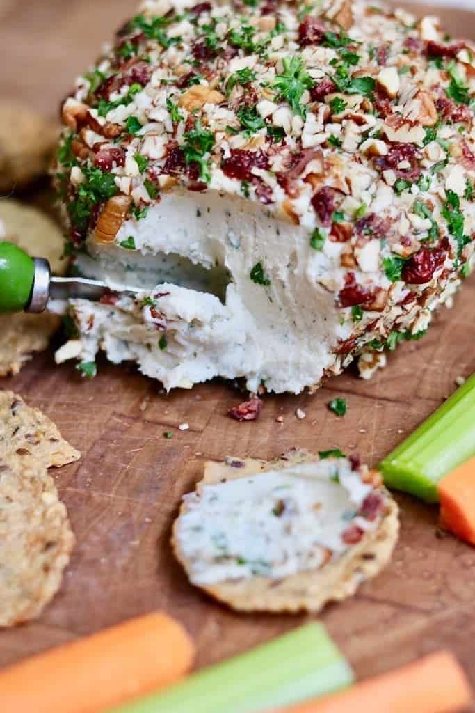 Easy Vegan Cheese Ball