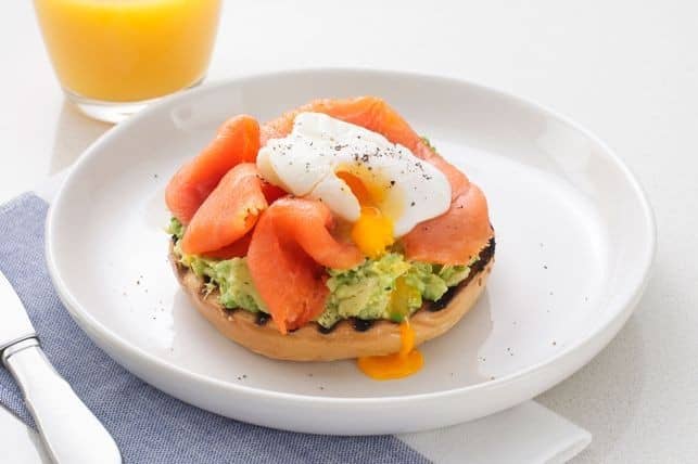 Smoked salmon, smashed avo & poached egg bagel