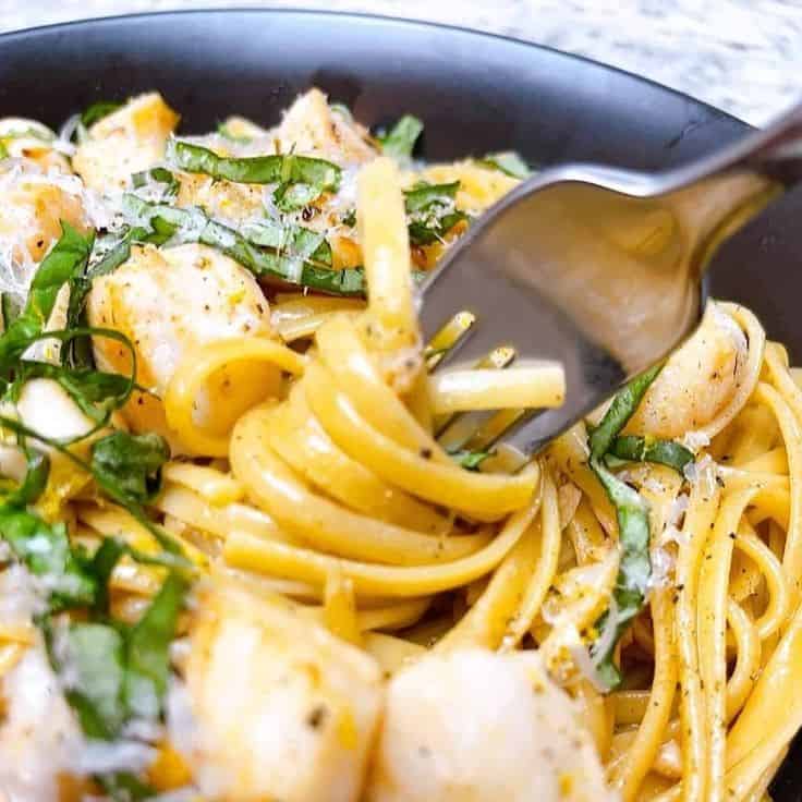 Bay Scallops With Pasta And Lemon Garlic Sauce